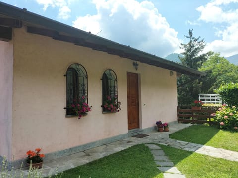 The Balcony on the Lake Apartment in Canton of Ticino