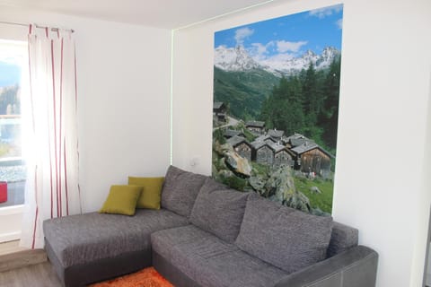 Living room, City view, Garden view, Mountain view