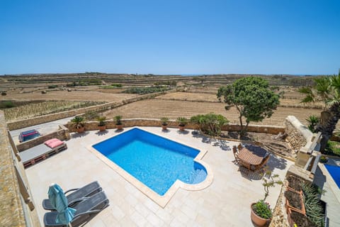 Property building, Patio, Day, Natural landscape, Pool view, Swimming pool, sunbed