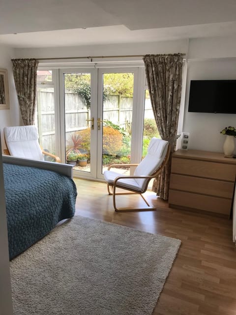 Garden Studio Bed and Breakfast in Wycombe District