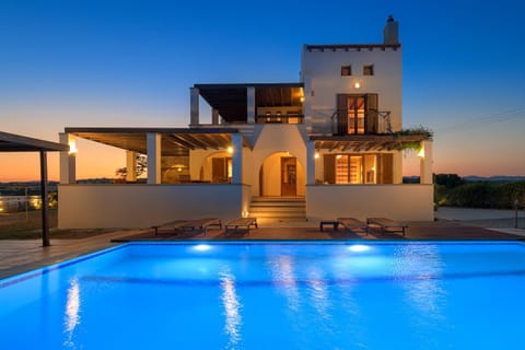 Patio, Garden, Balcony/Terrace, Balcony/Terrace, Pool view, Sea view, Street view, Swimming pool, Swimming pool, Sunset, Family, Quiet street view