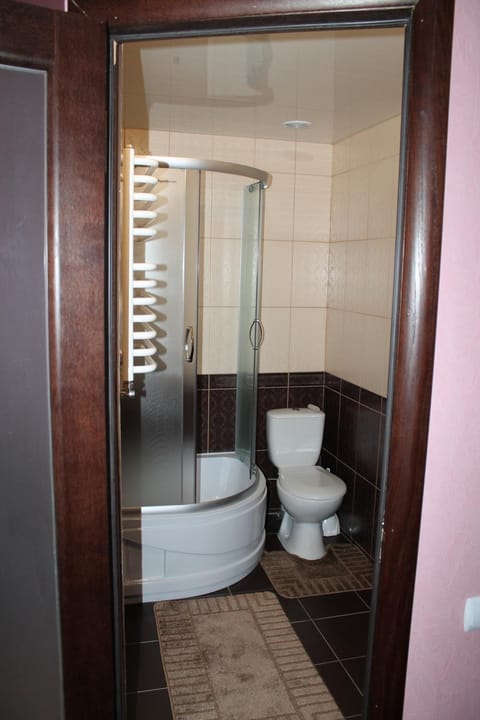 Shower, Toilet