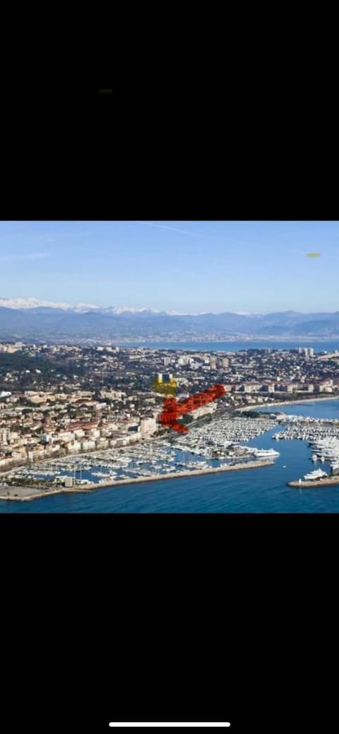 Amazing View Port Golfe-Juan and Garage Apartment in Antibes