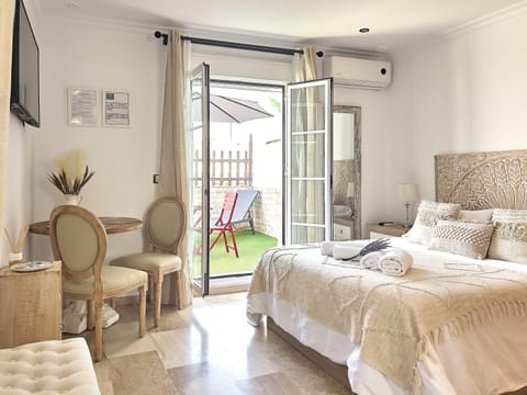 Studio Novena Little Apartments Condo in Cadiz