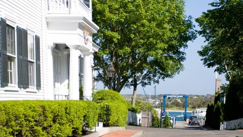 Captain Morse House - Luxury, Waterfront, Town, & Beaches - 5 stars House in Martha's Vineyard