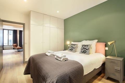 Rent a Room - Residence Bonne Nouvelle Condo in Paris