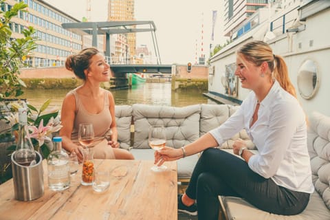 Restaurant/places to eat, Balcony/Terrace