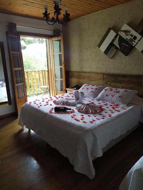 Bed, Photo of the whole room, Decorative detail, Bedroom