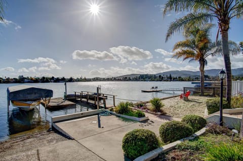 Four Bedroom Waterfront Home Maison in Novato