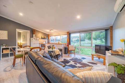 Facade/entrance, Living room, Seating area