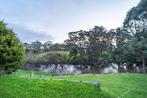 Platypus Waters B&B Bed and Breakfast in Smithton