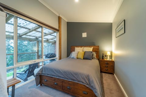 Platypus Waters B&B Bed and Breakfast in Smithton