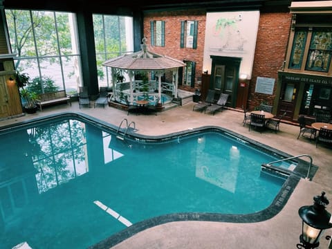 Hot Tub, Decorative detail, Pool view, Swimming pool