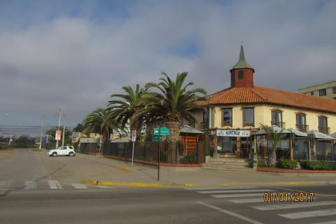 Restaurant/places to eat, Neighbourhood