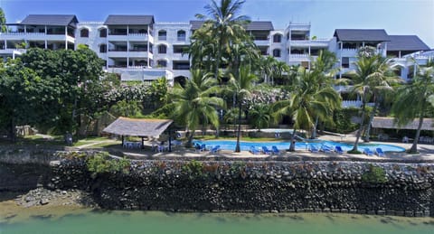 Pool view, Sea view