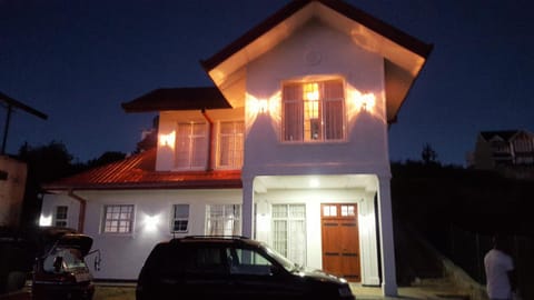 Thuring's Holiday Bungalow House in Nuwara Eliya