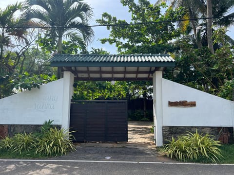 Property building, Facade/entrance, Day, Garden, Garden view