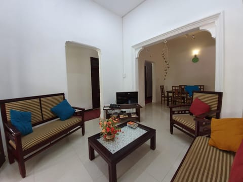 Communal lounge/ TV room, TV and multimedia, Living room, Seating area, Dining area, Evening entertainment