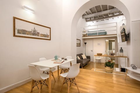 Holidays Teatro Pace Apartment in Rome