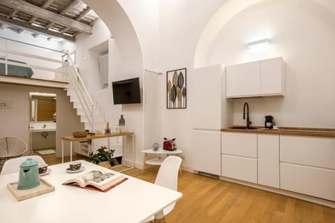 Holidays Teatro Pace Apartment in Rome