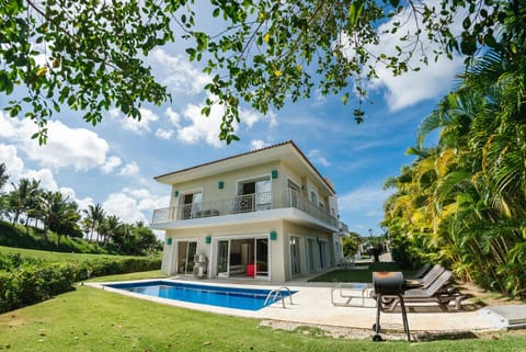 Luxury Private Villas with Pool, Beach, BBQ - FREE GolfCart in May Chalet in Punta Cana