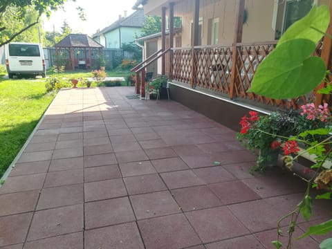 Tiszavirág Apartmanház Apartment in Szeged