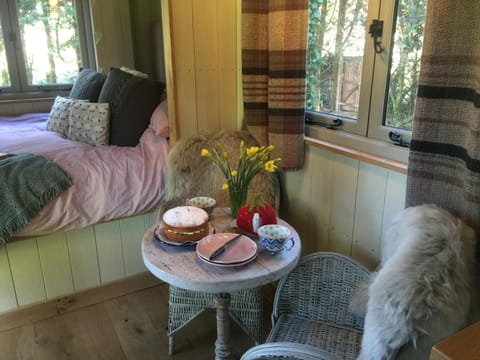 Chez Marguerite Luxury Shepherd's Hut House in Holt