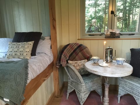 Chez Marguerite Luxury Shepherd's Hut House in Holt