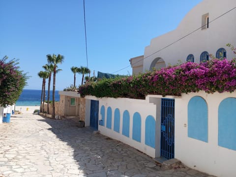 Property building, Facade/entrance, Beach