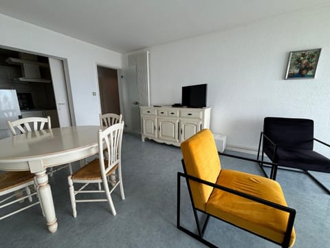 Appartement T3 avec balcon et garage aux Sables-d'Olonne - FR-1-197-185 Apartment in Château-d'Olonne