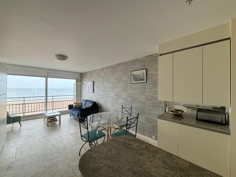 Studio face mer tout confort, proche plage et centre, Les Sables-d'Olonne - FR-1-197-267 Apartment in Les Sables-d'Olonne