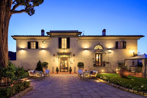 Property building, Facade/entrance, Bird's eye view, Floor plan