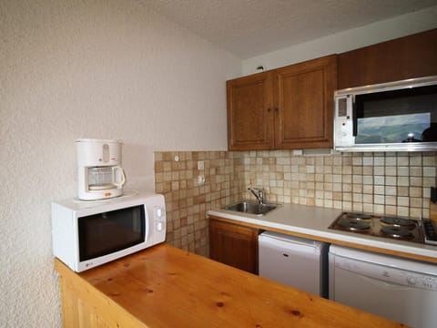 Studio cabine 4 pers, pieds des pistes, proche commerces, balcon, vue sur montagnes - FR-1-297-30 Cabin in Auris