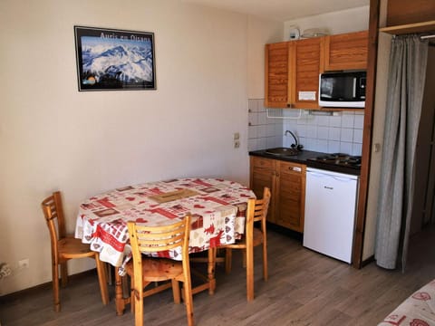 Appartement cosy 2 pièces cabine, 4 pers, à 400m des pistes, parking inclus - FR-1-297-58 Apartment in Auris