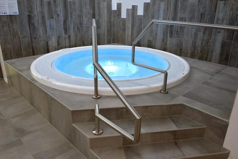 Hot Tub, Fitness centre/facilities