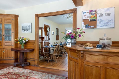Old Stagecoach Inn Bed and Breakfast in Waterbury