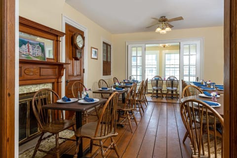 Old Stagecoach Inn Bed and Breakfast in Waterbury