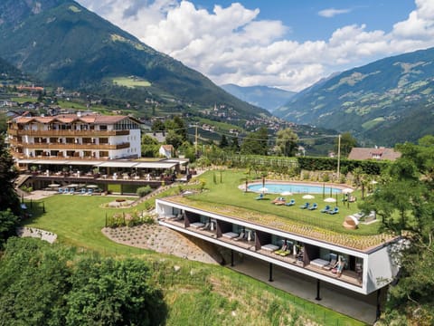 Property building, Patio, Off site, Day, Natural landscape, Summer, Garden, View (from property/room), Swimming pool, Swimming pool, Open Air Bath