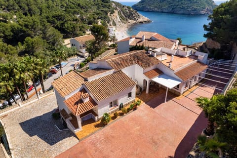 Restaurant/places to eat, Other, Beach, City view, Sea view, Area and facilities