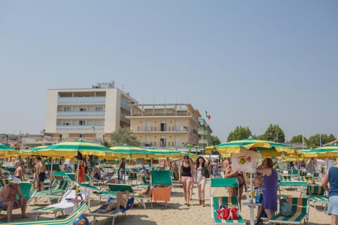 Day, Beach, group of guests