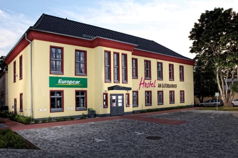 Facade/entrance, People, Family
