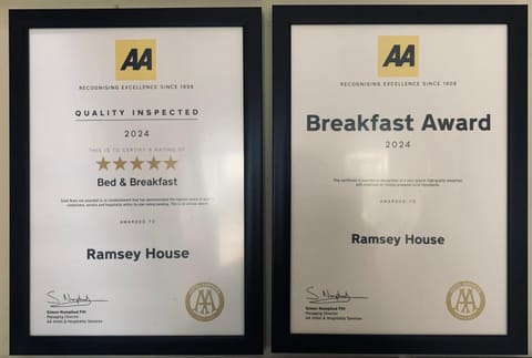Ramsey House - Luxury Licensed B&B - Parking and Guest Lounge Alojamiento y desayuno in Saint Davids