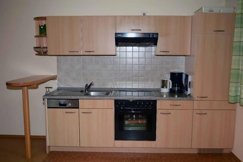 Kitchen or kitchenette, pet friendly, stove