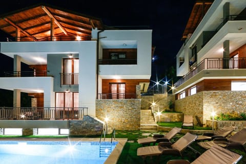 Property building, Facade/entrance, Night, Summer, Garden, Balcony/Terrace, Garden view, Pool view, Swimming pool