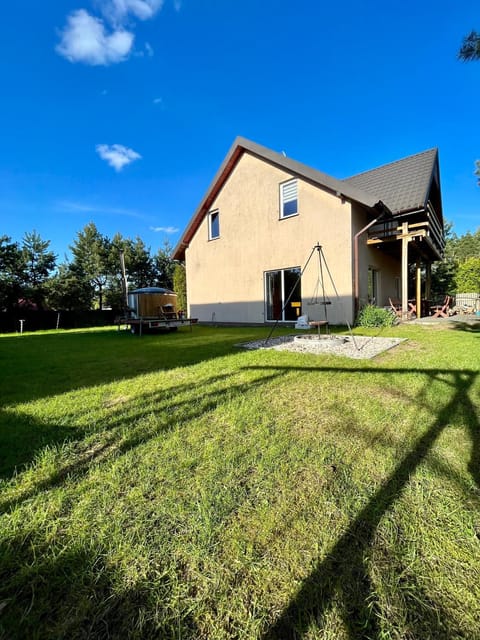 Property building, Spring, Day, Natural landscape, Garden, Garden view