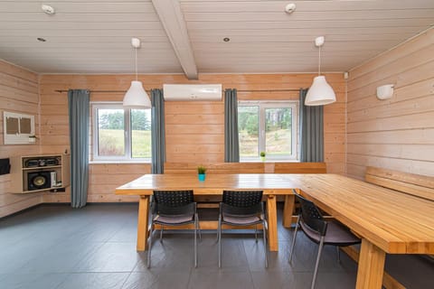 Dining area, pet friendly