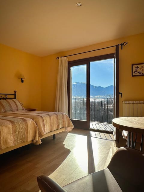 Bed, Natural landscape, Balcony/Terrace, Photo of the whole room, Bedroom