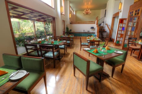 Restaurant/places to eat, Dining area