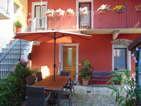 Patio, Facade/entrance