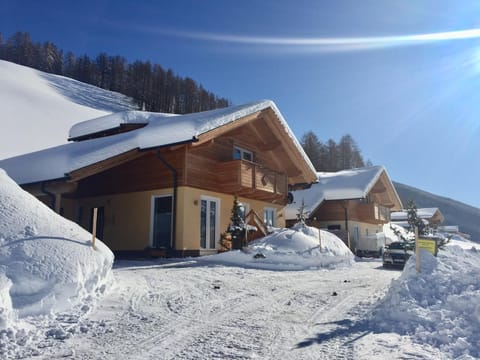 Property building, Day, Natural landscape, Winter, Parking